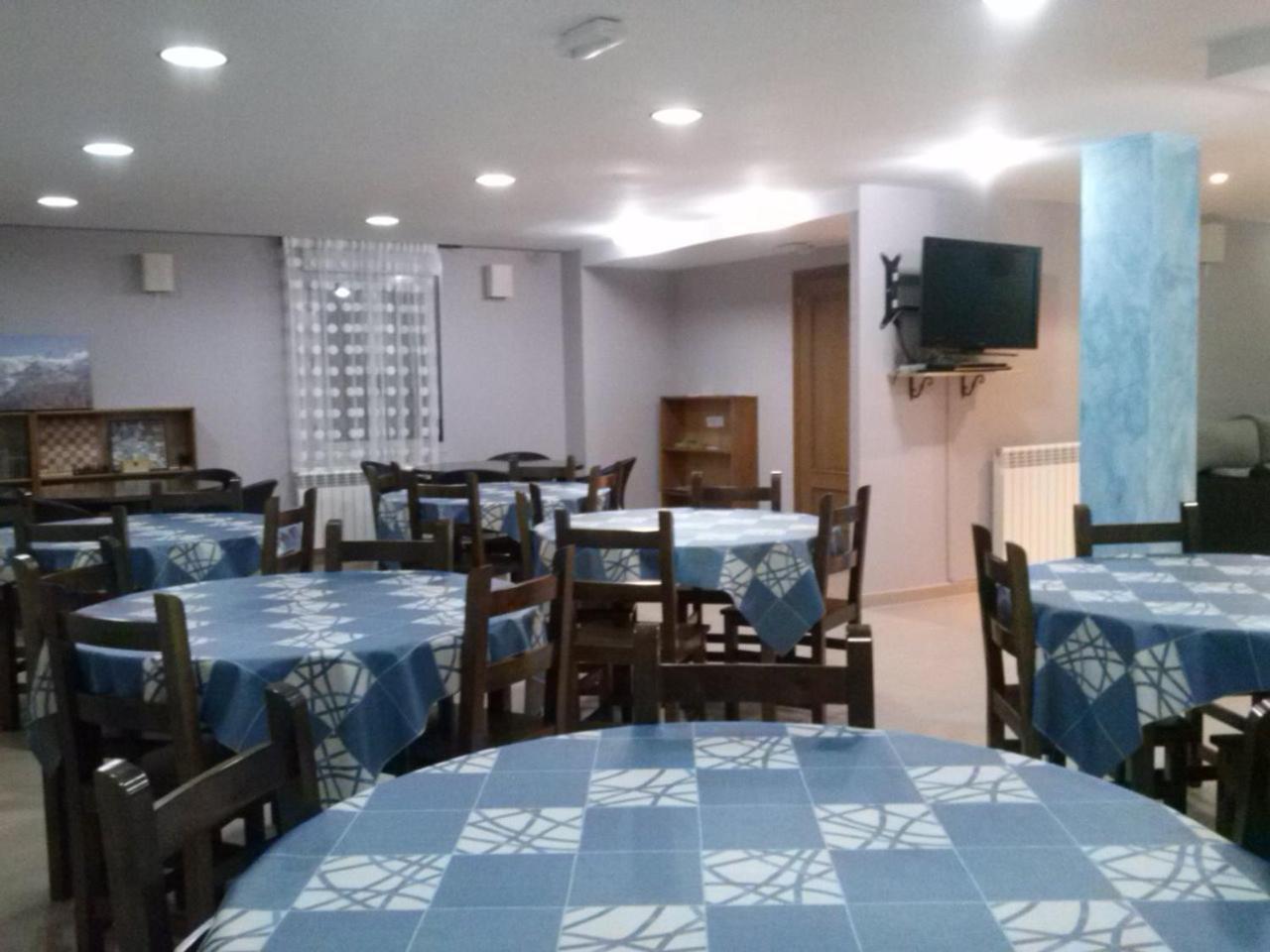 Albergue Turistico Rio Aragon Canfranc Extérieur photo