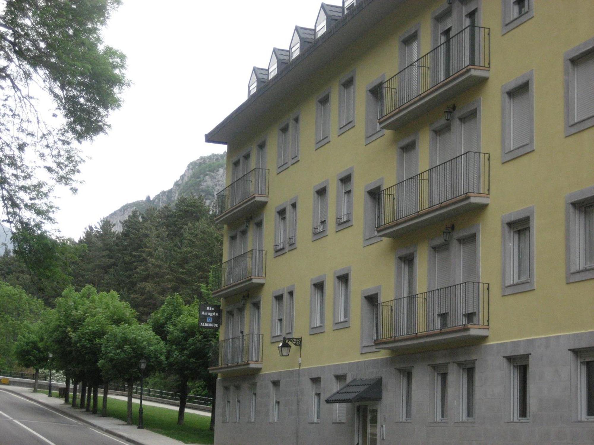 Albergue Turistico Rio Aragon Canfranc Extérieur photo